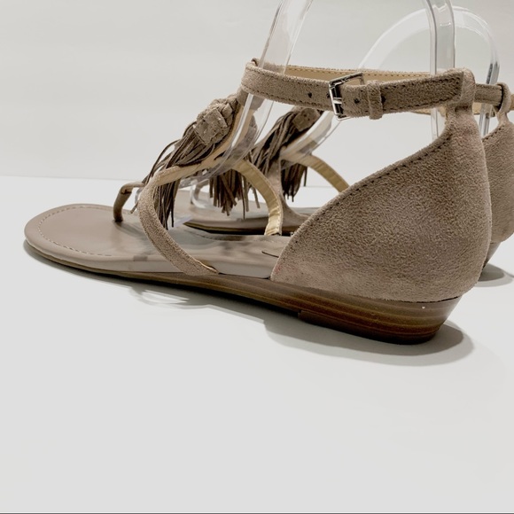 LIZ CLAIBORNE WEDGE THONG SANDALS NUDE COLOR WITH TUSSLE DETAIL - Picture 8 of 16